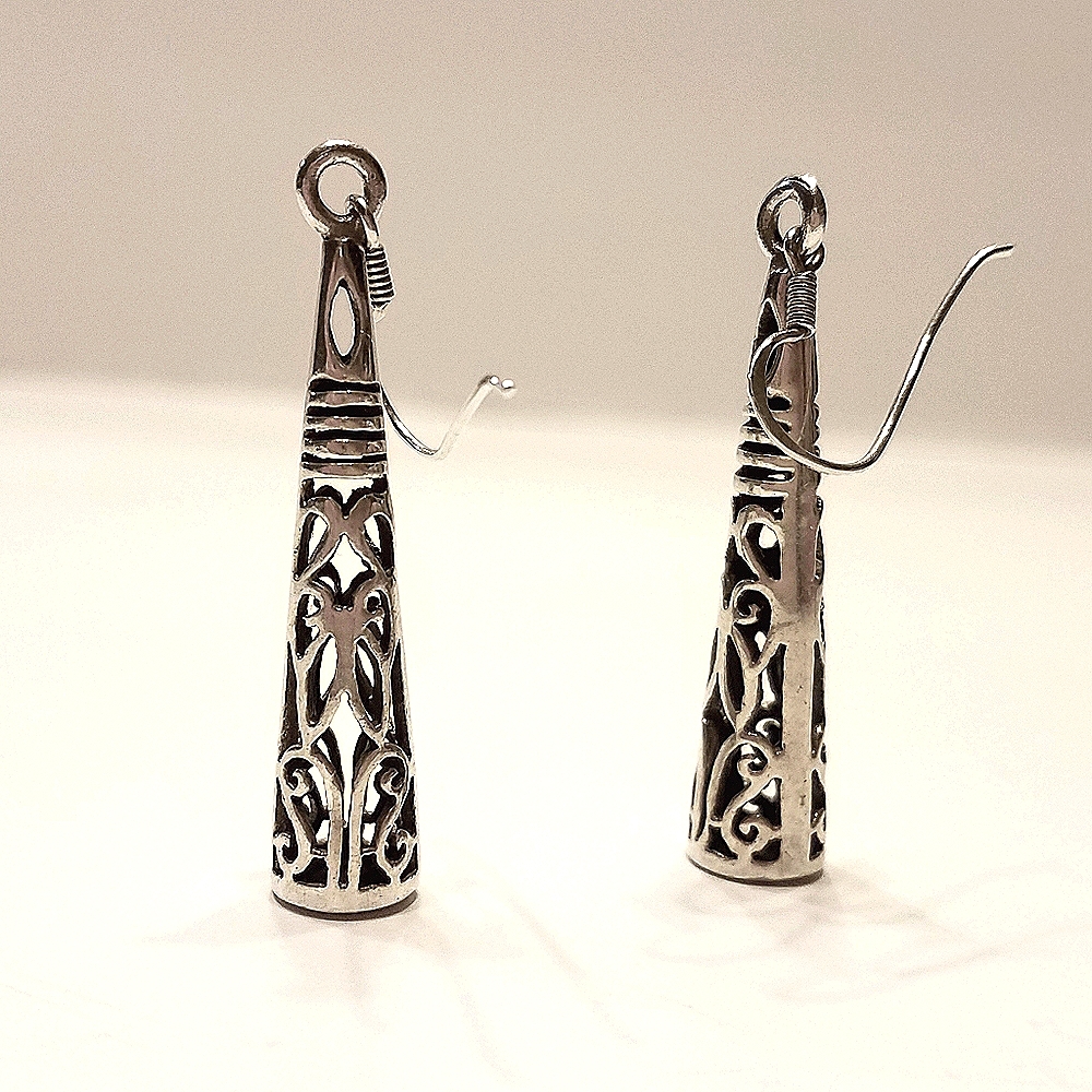 Sterling silver sculpted earrings, 3 cm